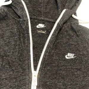 Womens Nike Full Zip Hoodie sz L
Fits like medium. Excellent used condition